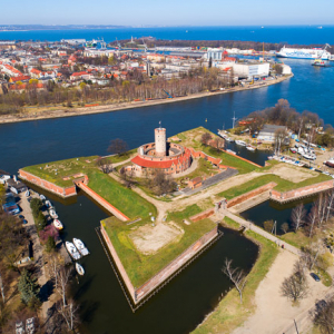 Gdansk, panorama miasta z lotu ptaka-Twierdza Wisloujscie. EU. PL,Pomorskie. Lotnicze.