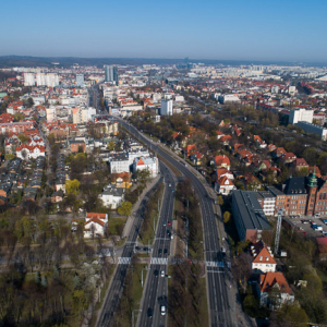 Gdansk, panorama miasta z lotu ptaka-Aleja Zwyciestwa. EU. PL,Pomorskie. Lotnicze.