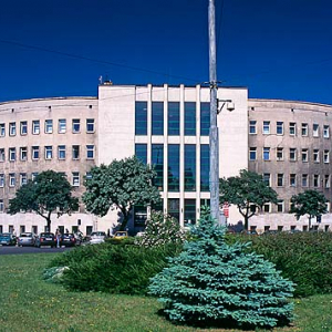 Modernistyczny budynek Sądu Rejonowego w Gdyni