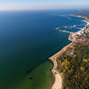 Hel, panorama linii brzegowej od strony zatoki EU, PL, Pomorskie. Lotnicze