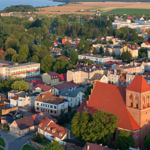 Kosciol w Pucku. EU, Pl, Pomorskie. LOTNICZE.