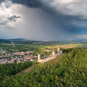 Checiny ruiny Zamku. EU, Pl, Swietokrzyskie. Lotnicze.