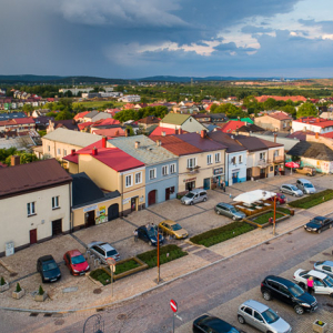 Checiny, rynek miejski. EU, Pl, Swietokrzyskie. Lotnicze.