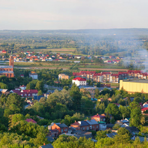 Dwikozy - panorama od strony SW. EU, Pl, Swietokrzyskie. LOTNICZE.