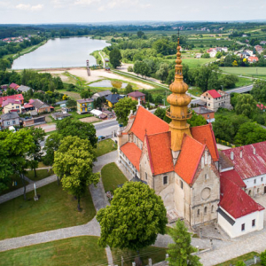 Koprzywnica, kosciol z klasztorem Cystersow