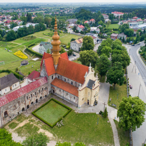Koprzywnica, kosciol z klasztorem Cystersow