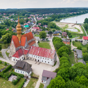 Koprzywnica, kosciol z klasztorem Cystersow