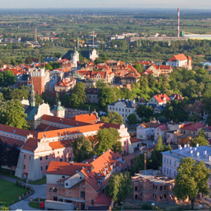 Sandomierz - Sandomierz - kosciol sw. Michala wraz z zespolem dawnego klasztoru Benedyktynek. EU, Pl, Swietokrzyskie. LOTNICZE.