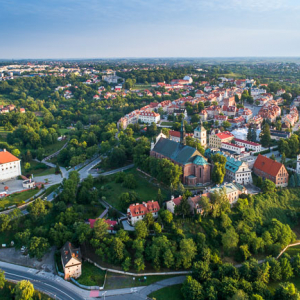 Sandomierz, panorama na Starowke z widocznym zamkiem. EU, PL, swietokrzyskie. Lotnicze.