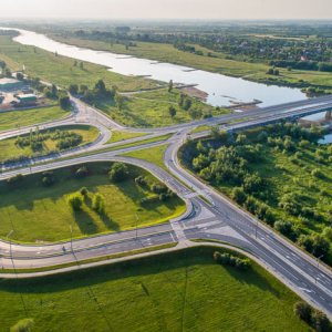 Sandomierz, most na Wisle z estakada. EU, PL, swietokrzyskie. Lotnicze.