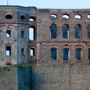 PL, swietokrzyskie, Ujazd. Zamek Krzyz Topor.