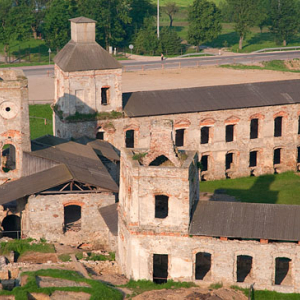 LOTNICZE, PL, swietokrzyskie. Ujazd. Zamek Krzyz Topor.