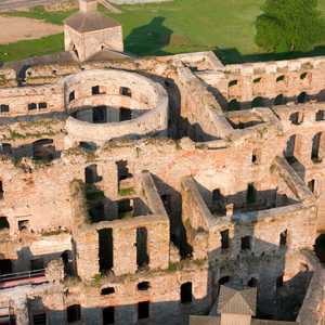 LOTNICZE, PL, swietokrzyskie. Ujazd. Zamek Krzyz Topor.