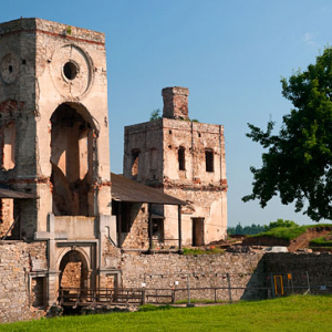 PL, swietokrzyskie, Ujazd. Zamek Krzyz Topor.