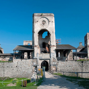 PL, swietokrzyskie, Ujazd. Zamek Krzyz Topor.