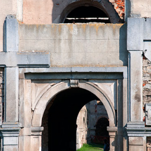 PL, swietokrzyskie, Ujazd. Zamek Krzyz Topor.