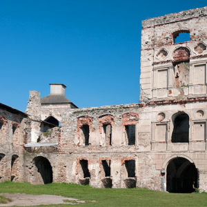 PL, swietokrzyskie, Ujazd. Zamek Krzyz Topor.