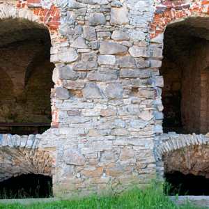 PL, swietokrzyskie, Ujazd. Zamek Krzyz Topor.