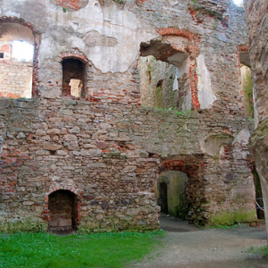 PL, swietokrzyskie, Ujazd. Zamek Krzyz Topor.