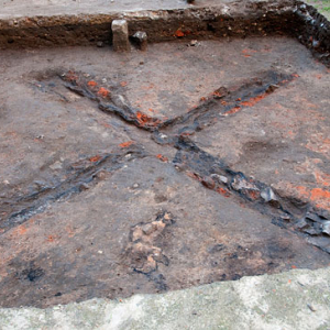 PL, swietokrzyskie, Ujazd. Zamek Krzyz Topor, prace archeologiczne.