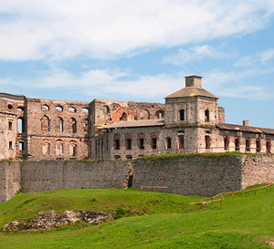 PL, swietokrzyskie, Ujazd. Zamek Krzyz Topor.