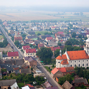 Sulmierzyce, panorama na miejscowosc od strony NE. EU, Pl, Wielkopolskie. Lotnicze.