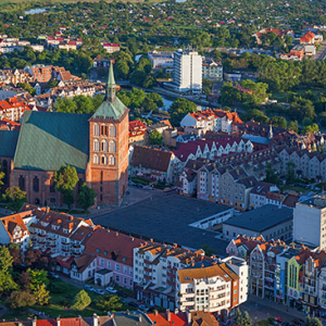 Kolobrzeg, panorama na Stare Miasto. EU., Pl, Zachodniopomorskie. Lotnicze.