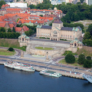 Szczecin, Waly Chrobrego z panorama na Muzeum Narodowe. EU, Pl, Zachodniopomorskie. Lotnicze.