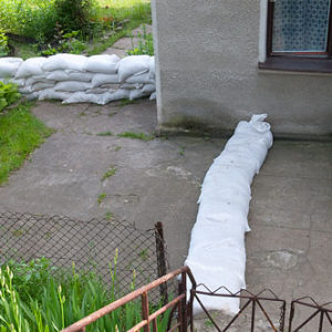 PL, Kujawsko-Pomorskie, Wloclawek. Przygotowania przed nadejsciem fali powodziowej. 23.05.2010r.