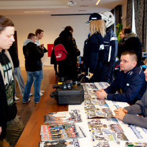 EU, PL, warm - maz. W lidzbarskim hotelu GĂłrecki, odbyĹ‚y siÄ™ targi pracy sĹ‚uĹĽb mundurowych. 2012-02-16.