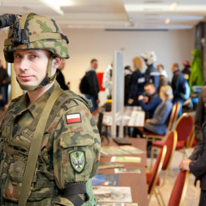 EU, PL, warm - maz. W lidzbarskim hotelu GĂłrecki, odbyĹ‚y siÄ™ targi pracy sĹ‚uĹĽb mundurowych. 2012-02-16.