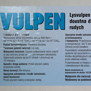 Szczepionka przeciw wsciekliznie, zrzucana z samolotu dla lisa rudego. EU, Pl, warminsko - mazurskie.
