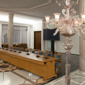 Sala im. Kazimierza Puzaka (Kolumnowa) w budynku Sejmu.