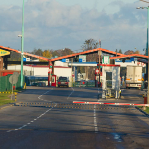 Przejscie graniczne Bezledy-Bagrationowsk, wjazd w strefe odprawy. EU, Pl, Warm-Maz.