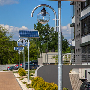 Katowice, Euro - Centrum Park Naukowo Technologiczny, grupa koncentrujaca sie na rozwoju technologi energooszczednych, n/z oswietlenie ulicy wykorzystujace panele sloneczne. EU, Slaskie.