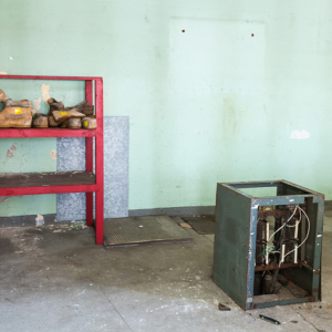 Lidzbark Warminski, 23.05.2016.  Wnetrza stacji nadawczej wybudowanej w 1930 roku przez Niemcy. Po wojnie nadajniki radiostacji zagĹ‚uszaĹ‚y sygnaĹ‚ Radia Wolna Europa, n/z obuwie ochronne. EU, PL, Warm-Maz.