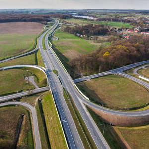 Maldyty, skrzyzowanie drogi krajowej nr 7, S7, E77, 613 i nr 519. EU, PL, Warm-Maz. Lotnicze.