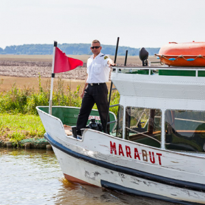 Pochylnia Jelenie, 20.08.2016 r. polozona na trasie Kanalu Ostrodzko - Elblaskiego. Kapitan statku. EU, PL, Warm-Maz.