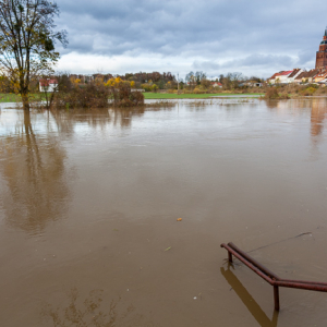 Sepopol, pow. bartoszycki. Jesienne opady deszczu spowodowaly lokolane podtopienia poprzez wystapienie z koryta rz. Lyna.. EU, PL, warm-maz
