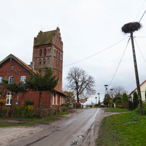 Lwowiec pow. bartoszycki. Intensywne, jesienne opady deszczu spowodowaly lokalne podtopienia poprzez wystapienie z koryta rz. Struga Mamlak.. EU, PL, warm-maz