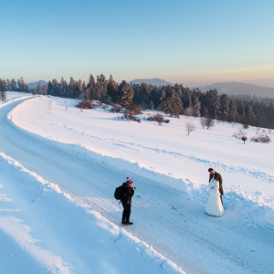 Czorsztyn, zimowa sesja pary mlodych. EU, PL, malopolskie, Lotnicze