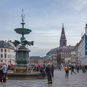Kopenhaga (Dania). The Stork Fountain na placu Amagertorv
