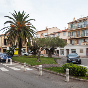 Saint-Tropez (Francja) 16.09.2015 r. ulica Avenue Gen de Gaulle.