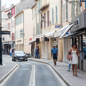 Saint-Tropez (Francja) 16.09.2015 r. ulica Boulevard Luis Blanc.