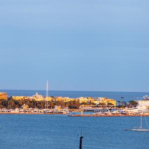 Cannes, (Francja) 14.09.2015 r. panorama na zatoke Golfe de la Napoule.