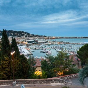 Cannes, (Francja) 14.09.2015 r.  Panorama na Marine przy Prom de la Pantiero