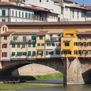 Most Zlotnikow (The Ponte Vecchio ) nad rzeka Arno we Florencji. EU, Italia.