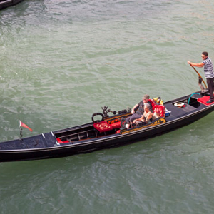 Wenecja gondola na  kanale Canal Grande. EU, Italia, Wenecja Euganejska.
