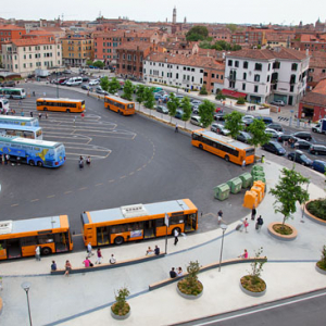 Wenecja, Piazzale Roma, dworzec autobusowy. EU, Italia, Wenecja Euganejska.