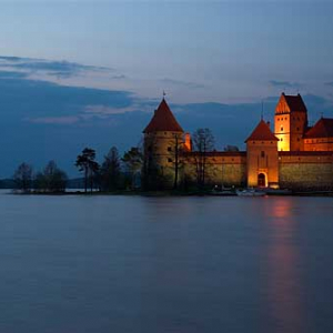 Litwa-Troki. Zamek w nocnej scenerii.